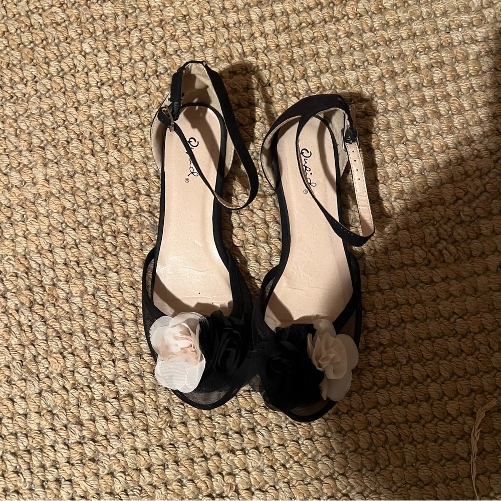Qupid Black and Cream Floral Flats - Picture 3 of 4